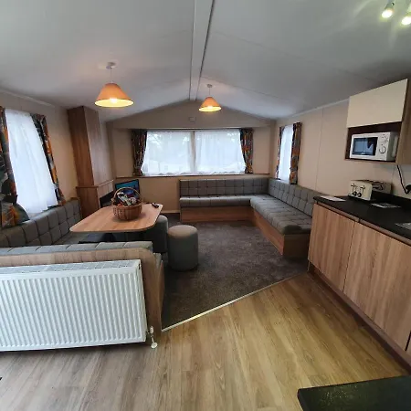 New 3 Bedroom Caravan, Sleeps 8, At Parkdean Newquay Vakantiehuis New Quay