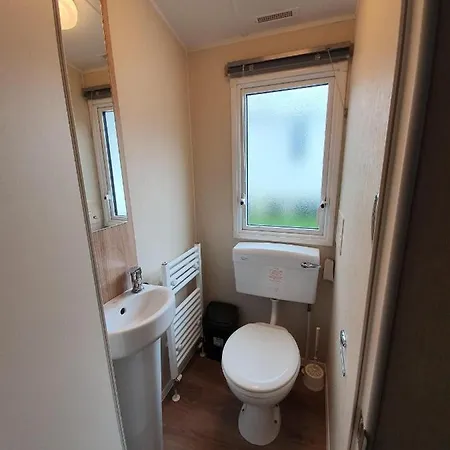 New 3 Bedroom Caravan, Sleeps 8, At Parkdean Newquay New Quay