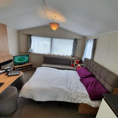 New 3 Bedroom Caravan, Sleeps 8, At Parkdean Newquay Vakantiehuis