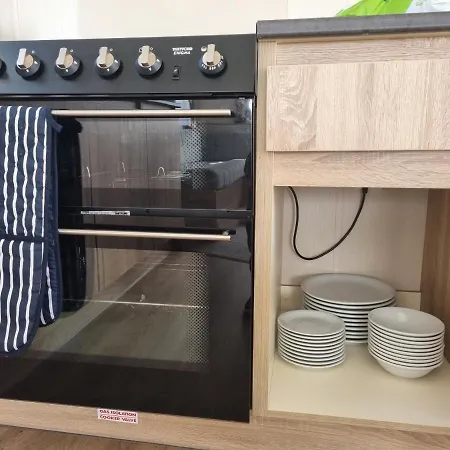 New 3 Bedroom Caravan, Sleeps 8, At Parkdean Newquay Vakantiehuis New Quay