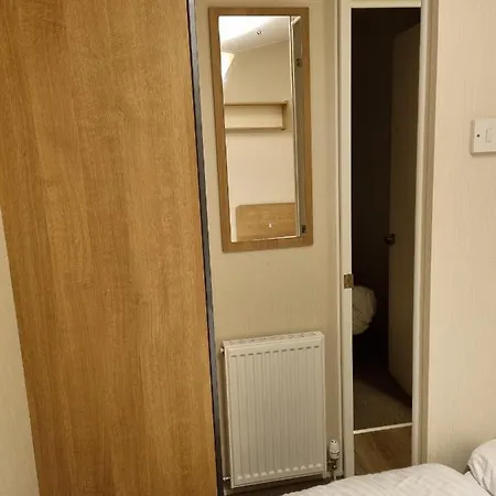New 3 Bedroom Caravan, Sleeps 8, At Parkdean Newquay New Quay